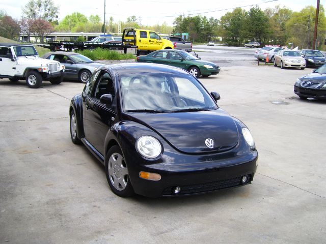 Volkswagen New Beetle 2009 photo 2