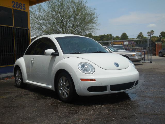 Volkswagen New Beetle 2009 photo 1