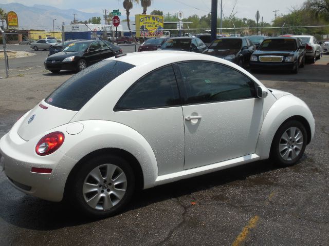 Volkswagen New Beetle 2009 photo 2