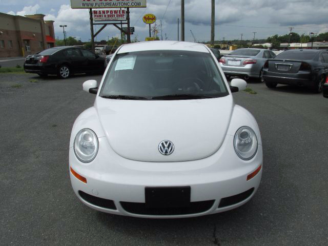 Volkswagen New Beetle 2009 photo 2