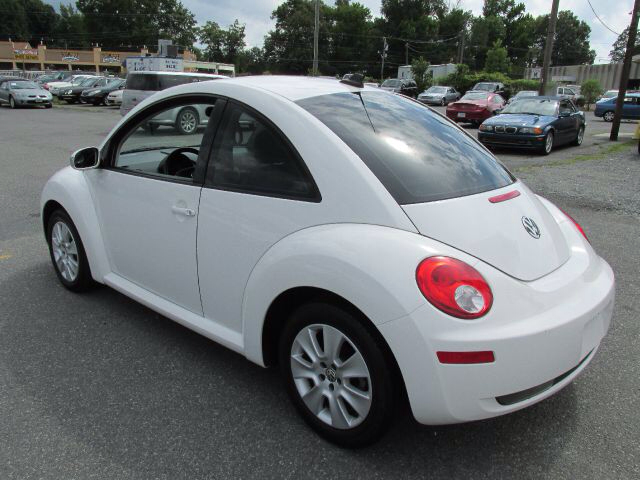 Volkswagen New Beetle 2009 photo 4