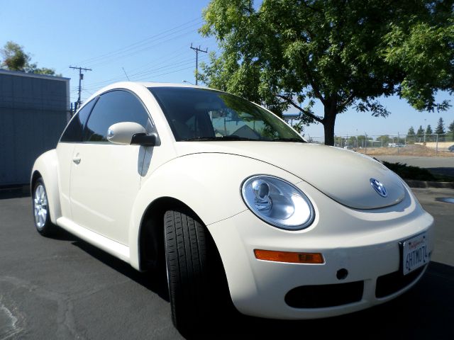 Volkswagen New Beetle 2009 photo 1