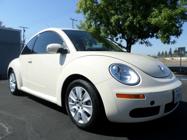 Volkswagen New Beetle 2009 photo 2