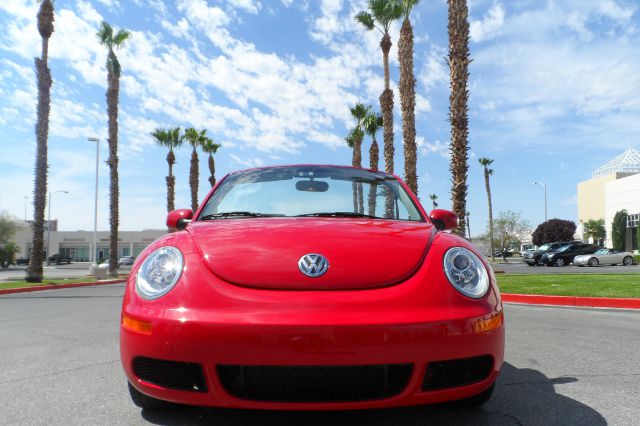 Volkswagen New Beetle 2009 photo 2