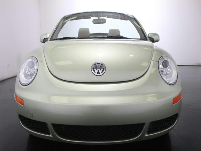 Volkswagen New Beetle 2009 photo 2