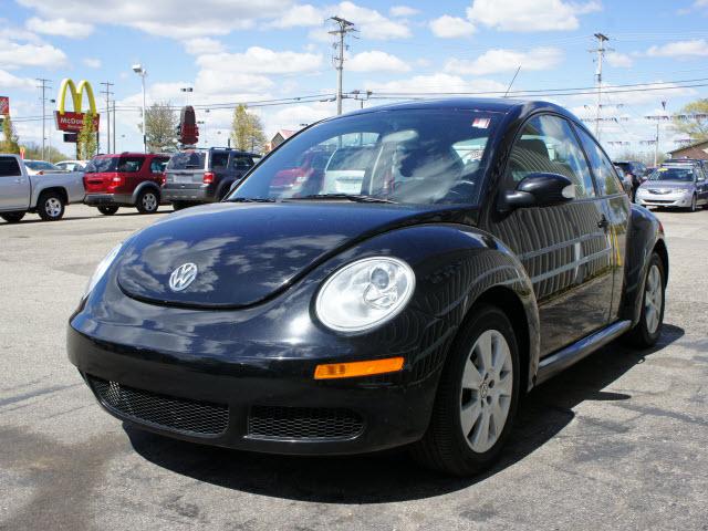Volkswagen New Beetle 2009 photo 1