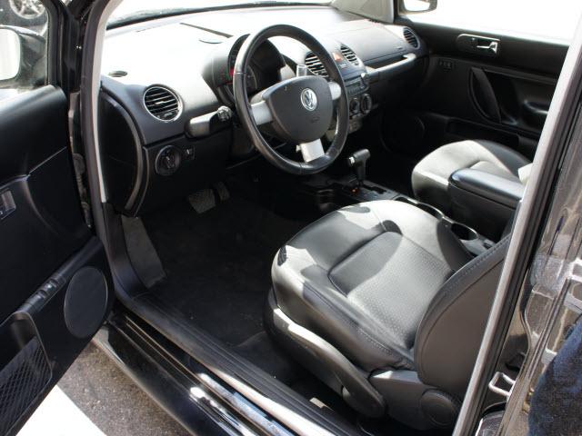 Volkswagen New Beetle 2009 photo 2
