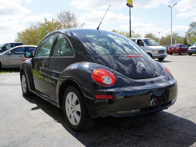 Volkswagen New Beetle 2009 photo 3
