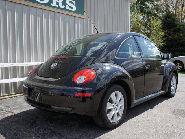 Volkswagen New Beetle 2009 photo 4