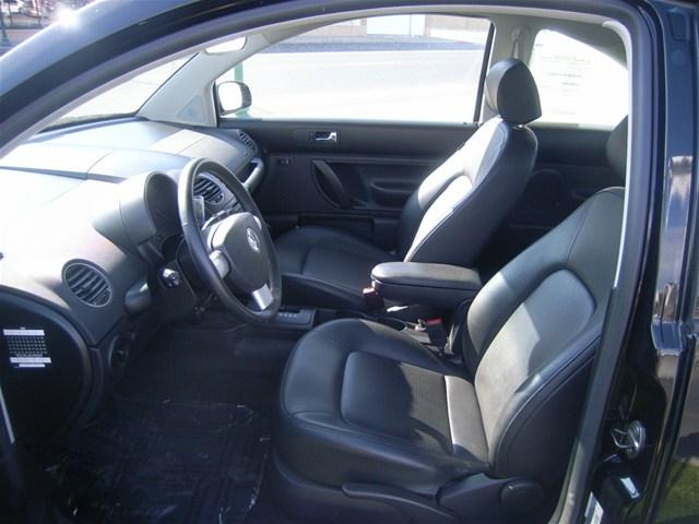 Volkswagen New Beetle 2009 photo 1