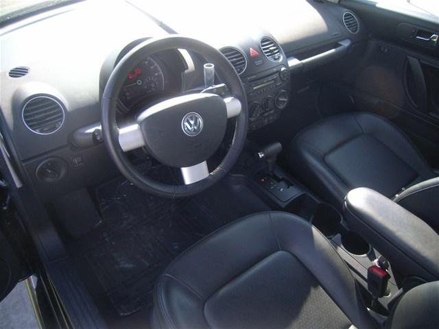 Volkswagen New Beetle 2009 photo 2