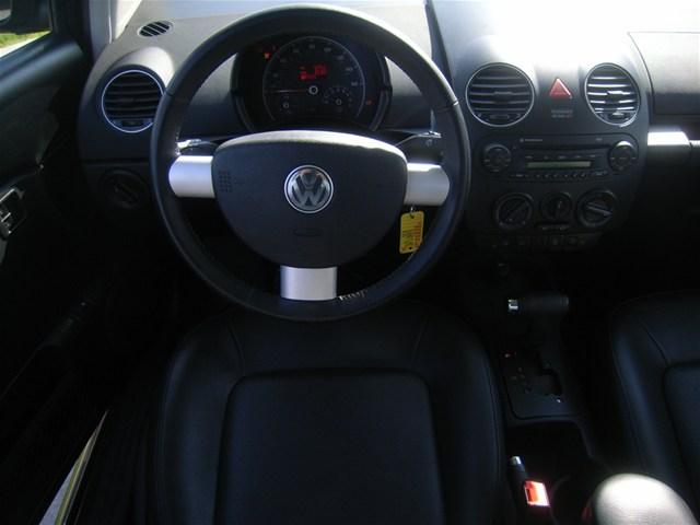 Volkswagen New Beetle 2009 photo 3