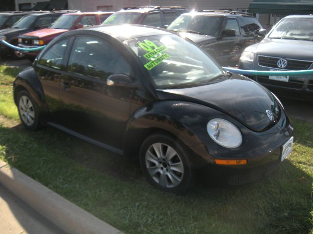 Volkswagen New Beetle 2009 photo 2