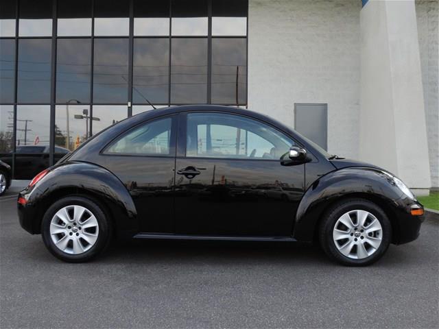 Volkswagen New Beetle 2009 photo 1