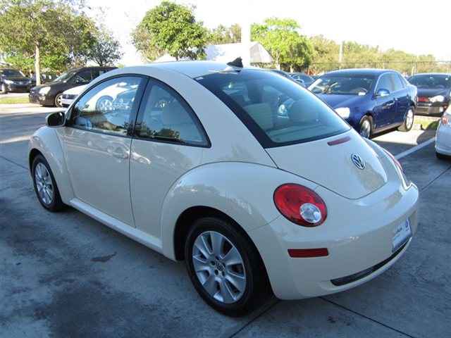 Volkswagen New Beetle 2010 photo 5