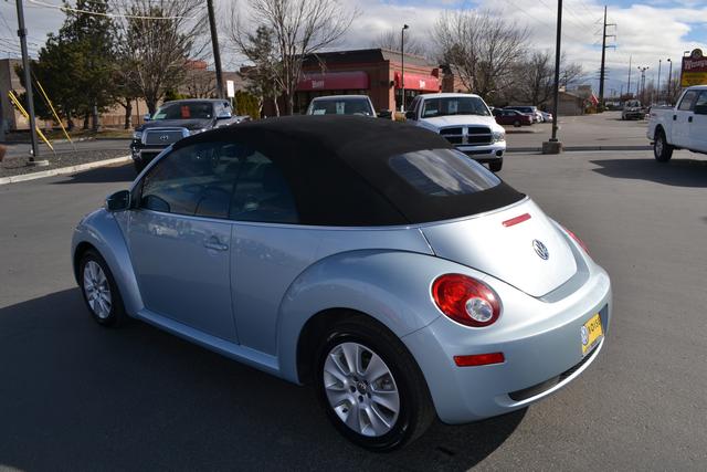 Volkswagen New Beetle 2010 photo 1