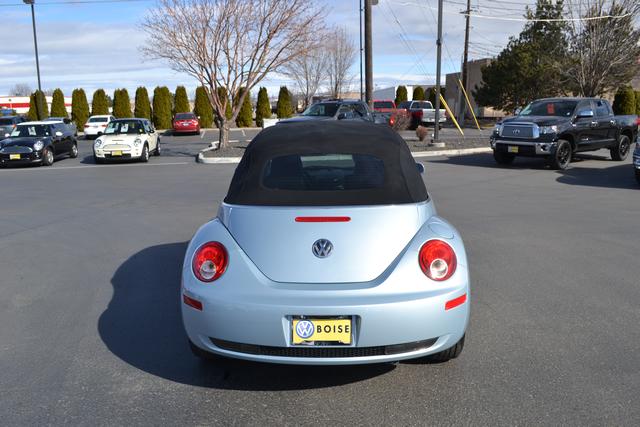 Volkswagen New Beetle 2010 photo 2