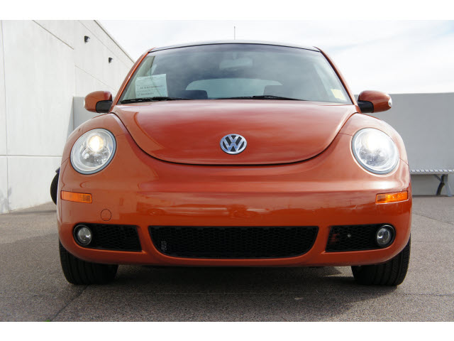 Volkswagen New Beetle 2010 photo 1