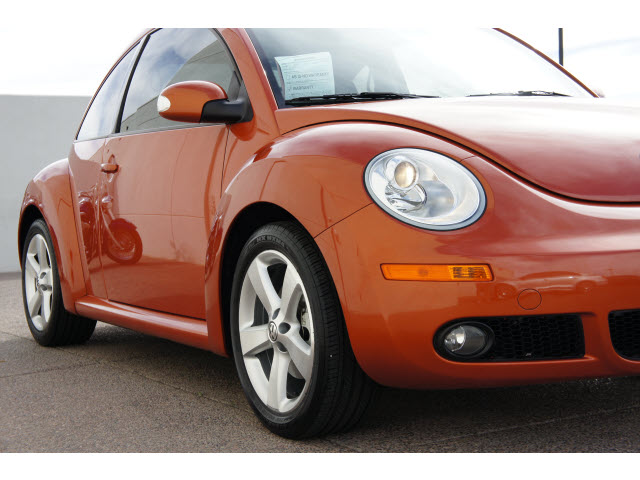 Volkswagen New Beetle 2010 photo 2