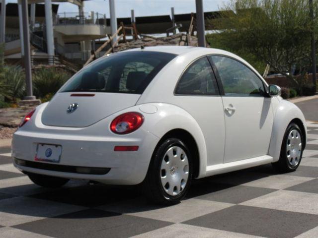 Volkswagen New Beetle 2010 photo 1