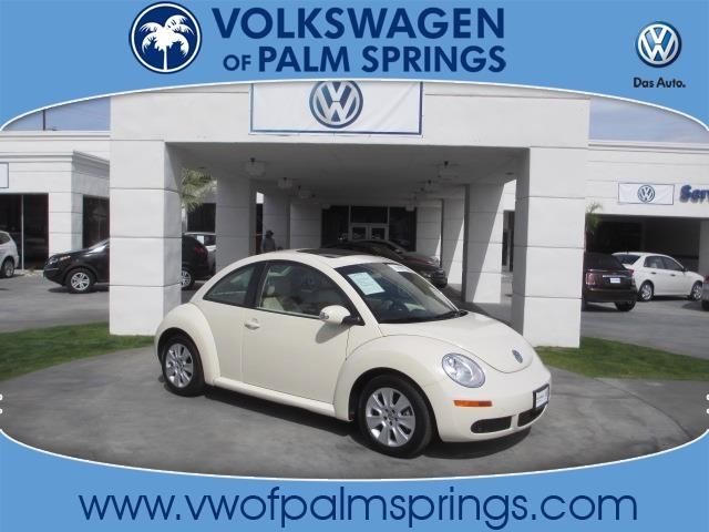 Volkswagen New Beetle 2010 photo 2