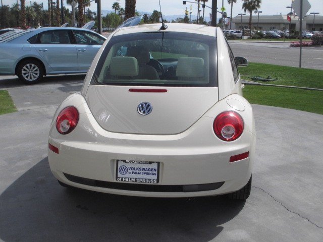 Volkswagen New Beetle 2010 photo 3