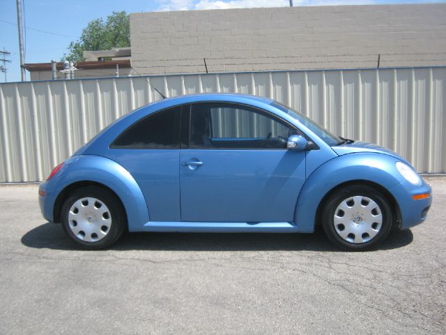 Volkswagen New Beetle 2010 photo 0
