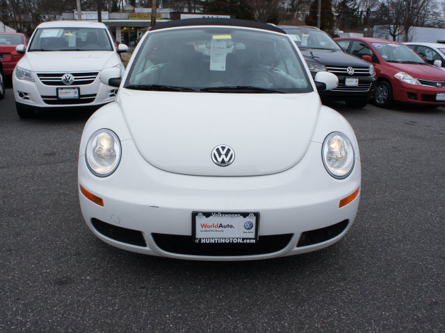 Volkswagen New Beetle 2010 photo 1