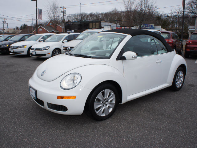 Volkswagen New Beetle 2010 photo 2