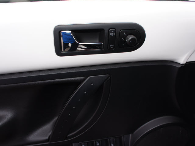 Volkswagen New Beetle 2010 photo 3