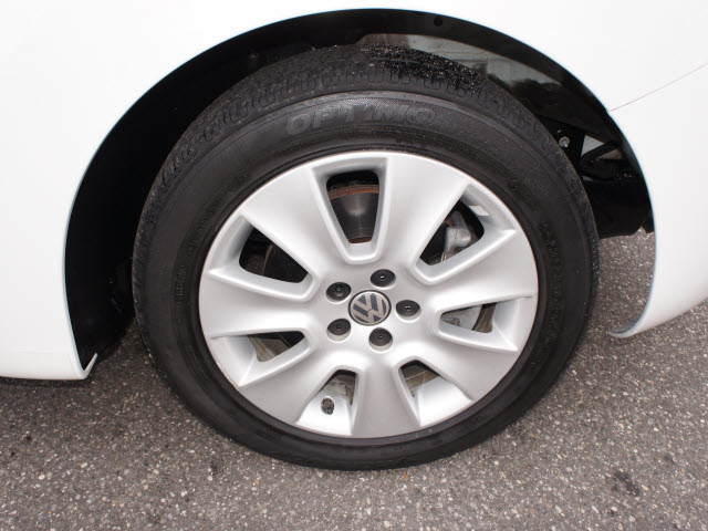 Volkswagen New Beetle 2010 photo 5