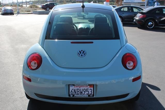 Volkswagen New Beetle 2010 photo 2