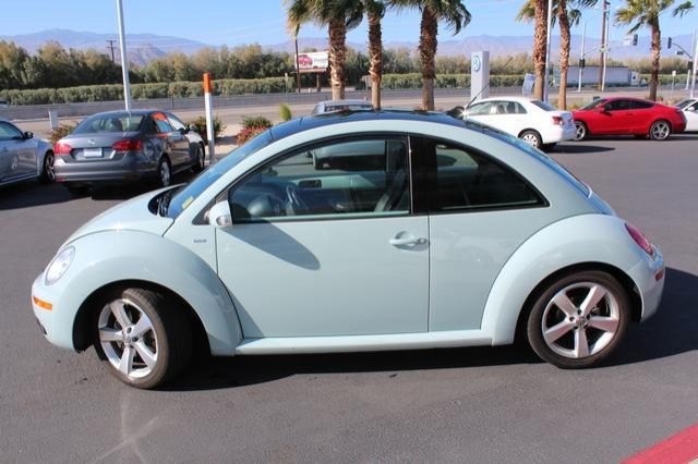 Volkswagen New Beetle 2010 photo 3