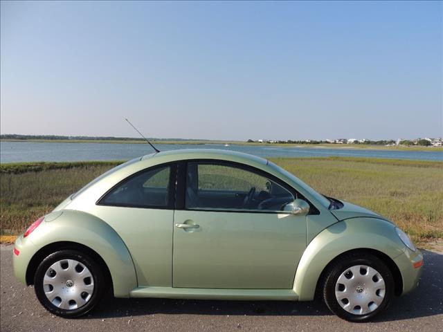 Volkswagen New Beetle 2010 photo 1