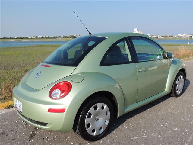 Volkswagen New Beetle 2010 photo 2