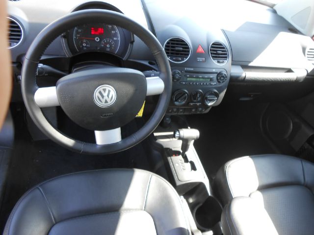 Volkswagen New Beetle 2010 photo 4