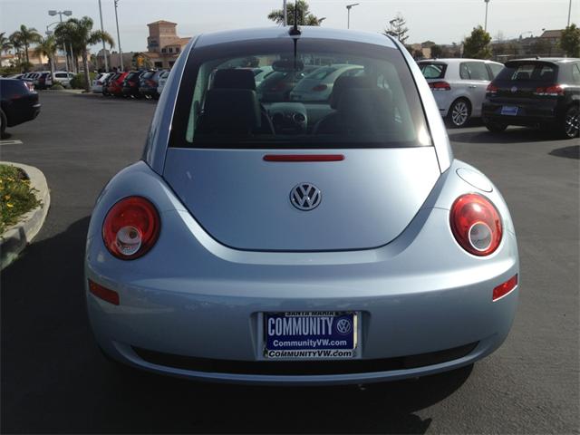 Volkswagen New Beetle 2010 photo 4