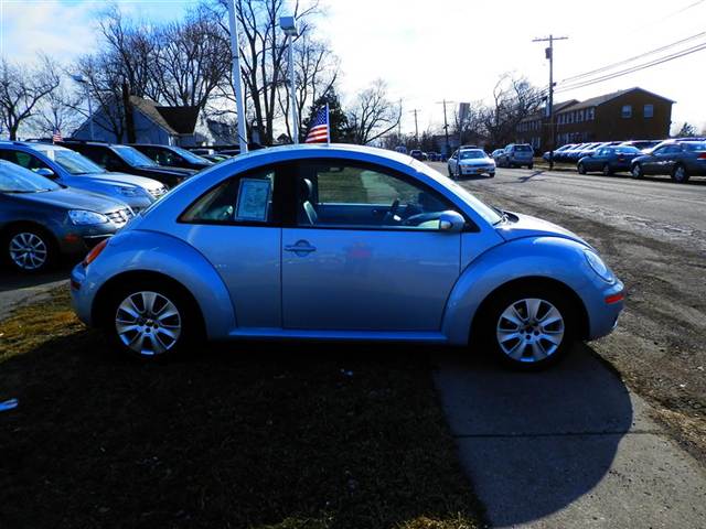 Volkswagen New Beetle 2010 photo 1