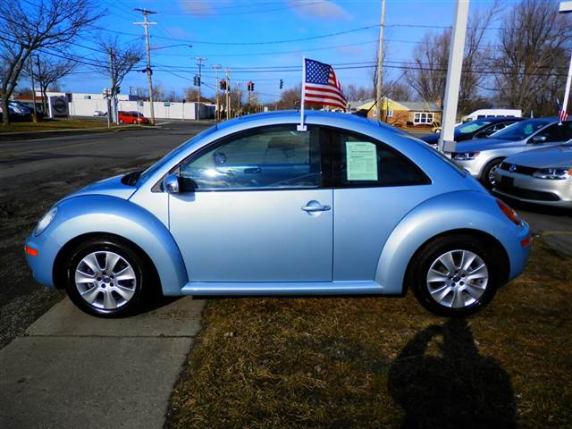 Volkswagen New Beetle 2010 photo 2