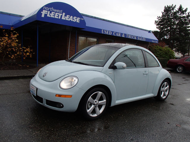 Volkswagen New Beetle 2010 photo 1
