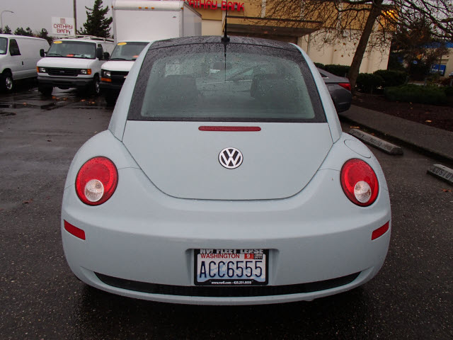 Volkswagen New Beetle 2010 photo 4