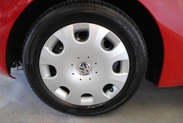 Volkswagen New Beetle 2010 photo 2