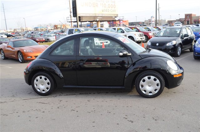 Volkswagen New Beetle 2010 photo 1