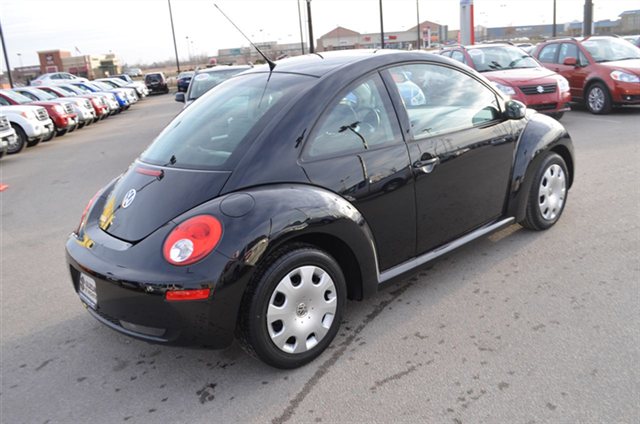Volkswagen New Beetle 2010 photo 2