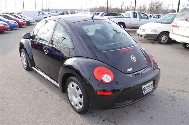 Volkswagen New Beetle 2010 photo 3
