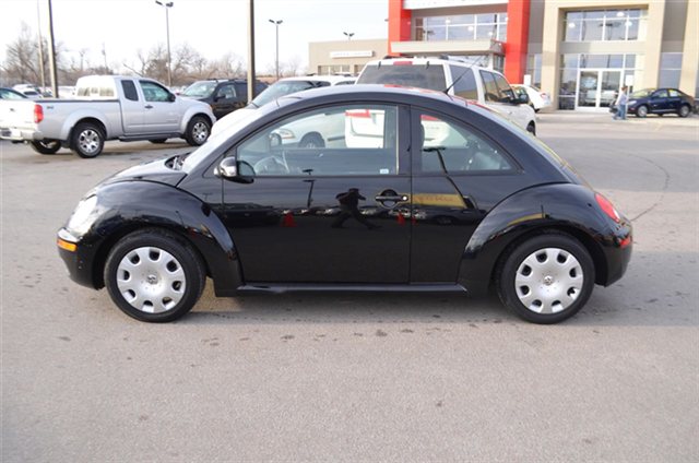 Volkswagen New Beetle 2010 photo 4