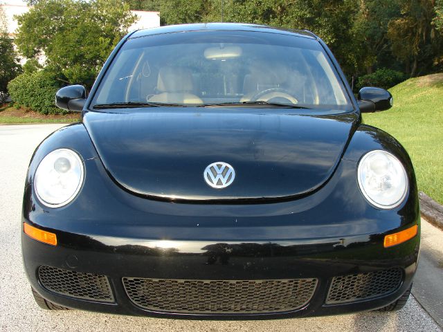 Volkswagen New Beetle 2010 photo 1