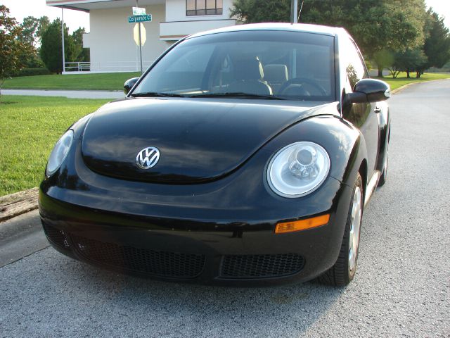 Volkswagen New Beetle 2010 photo 2