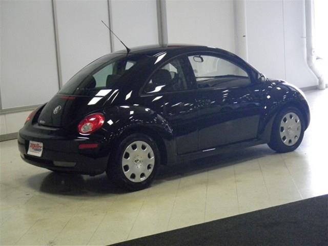 Volkswagen New Beetle 2010 photo 1