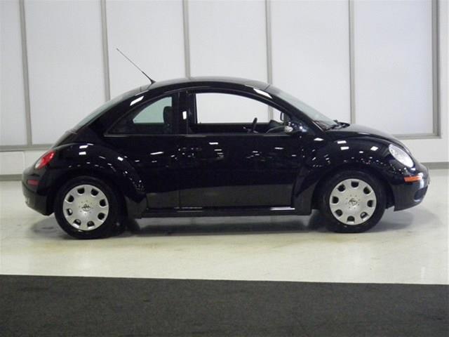 Volkswagen New Beetle 2010 photo 2